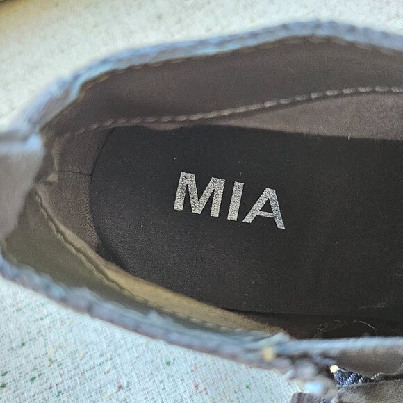MIA Women Sneaker Wedge Shoes Ankle Booties Wedge Heels Gray Suede Side Zip - Picture 12 of 12